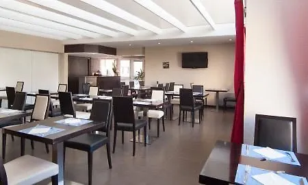 Kyriad Centre - Parc Des Expositions 3*