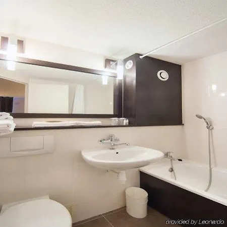 Hotel Kyriad Centre - Parc Des Expositions